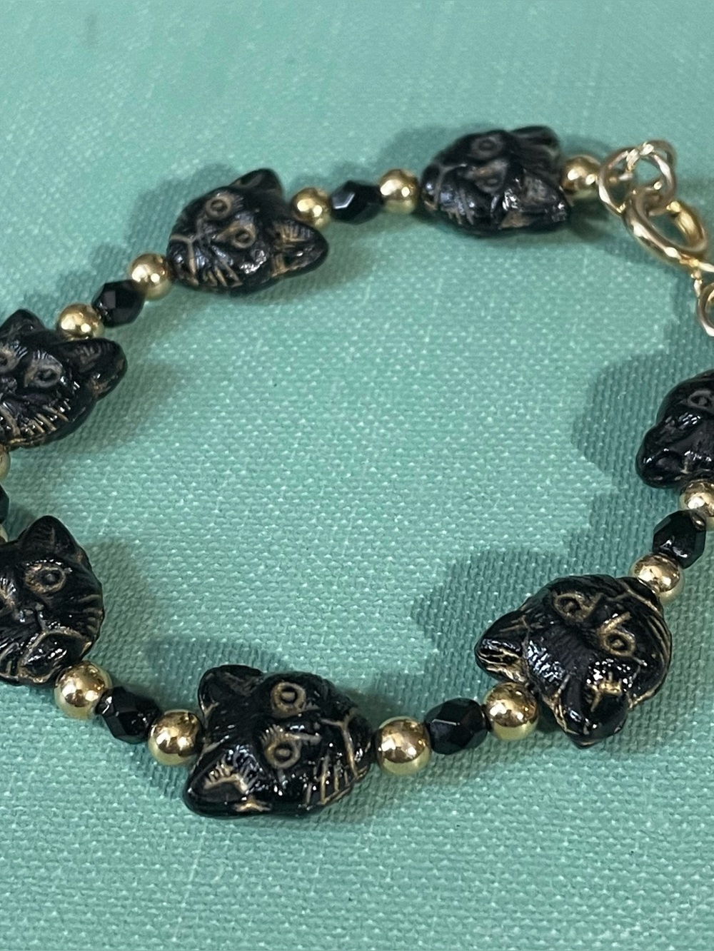 Black & gold beaded cat bracelet
